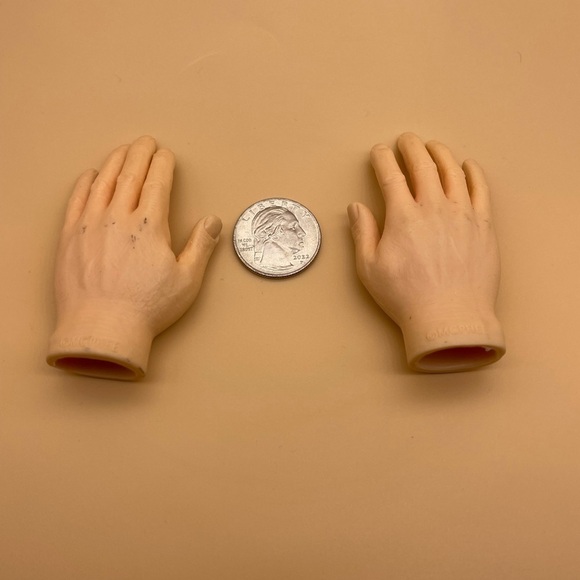 Archie McPhee PAIR OF FINGER HANDS - LIGHT SKIN TONE, Preowned, For Bundles Only - Picture 5 of 5